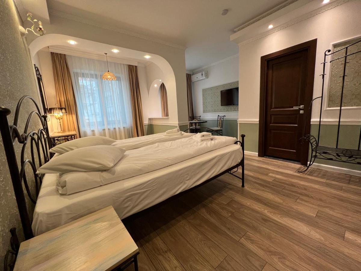 Hotel Boutique Cathedral Plaza Residences Room For Rent Downtown บูคาเรสต์ ภายนอก รูปภาพ