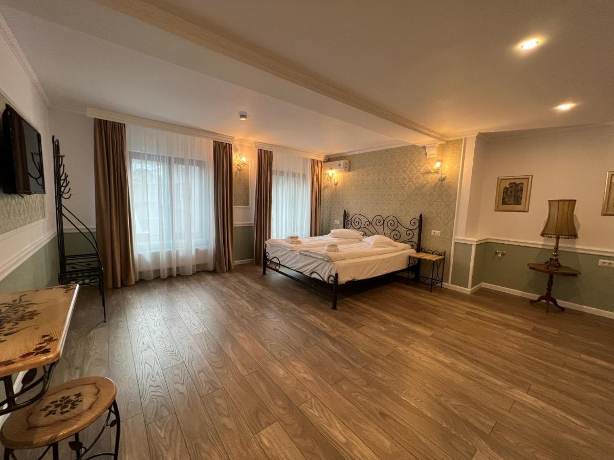Hotel Boutique Cathedral Plaza Residences Room For Rent Downtown บูคาเรสต์ ภายนอก รูปภาพ