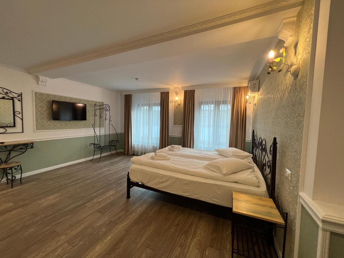 Hotel Boutique Cathedral Plaza Residences Room For Rent Downtown บูคาเรสต์ ภายนอก รูปภาพ