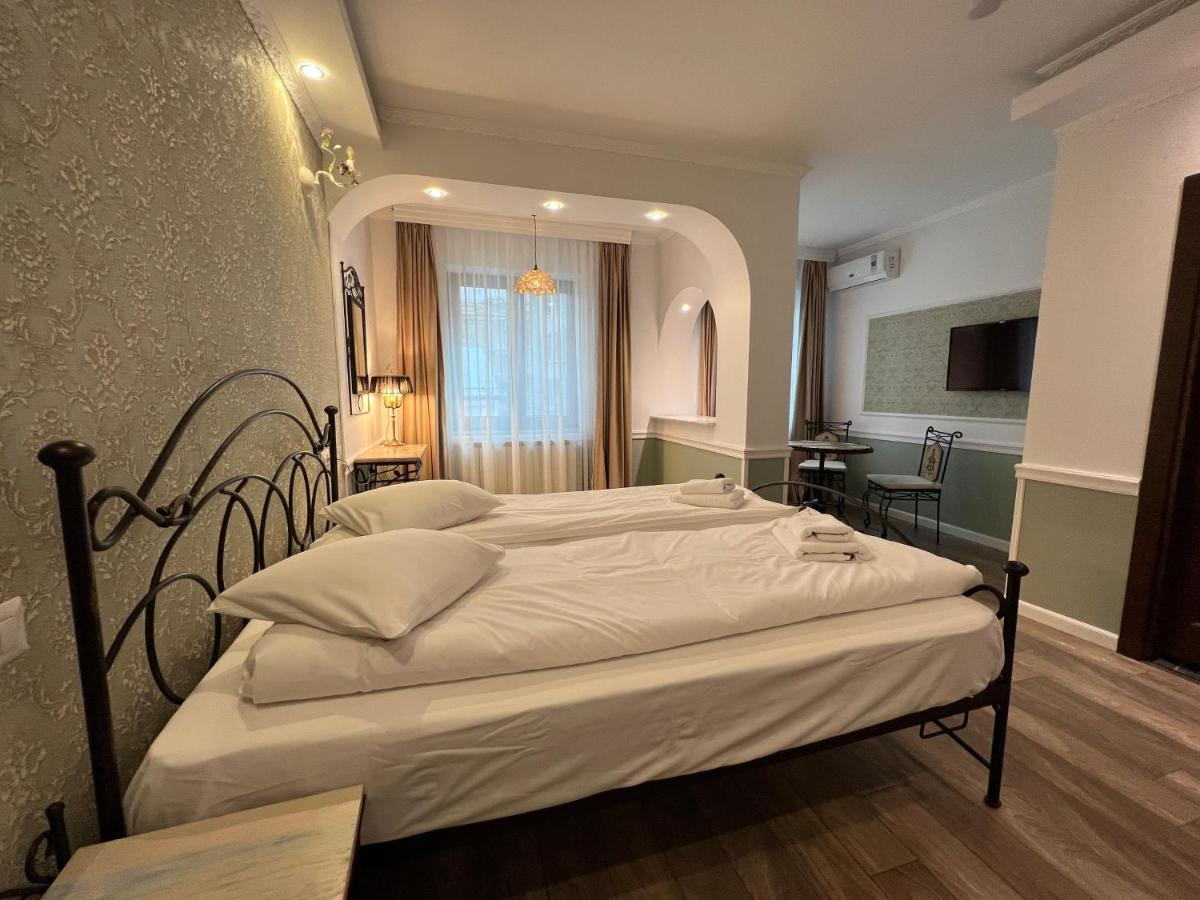 Hotel Boutique Cathedral Plaza Residences Room For Rent Downtown บูคาเรสต์ ภายนอก รูปภาพ