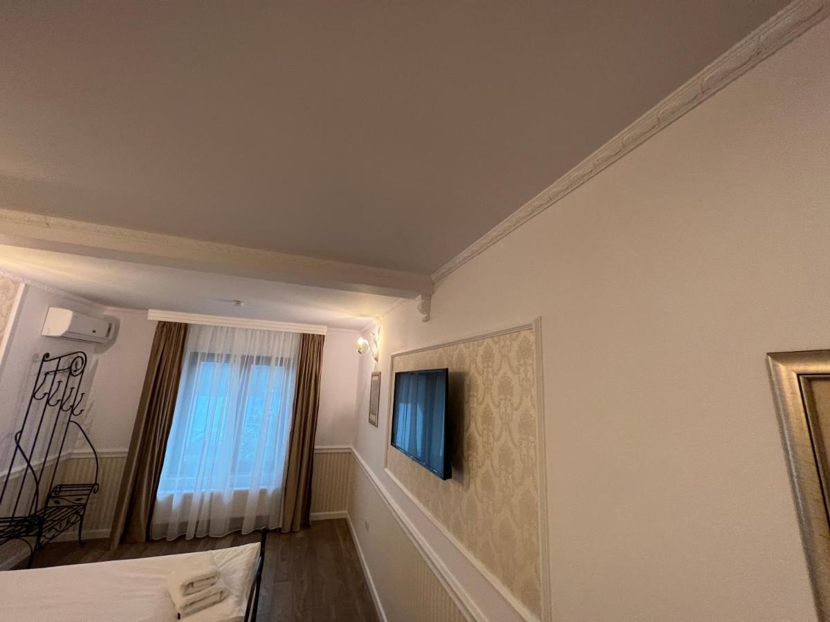 Hotel Boutique Cathedral Plaza Residences Room For Rent Downtown บูคาเรสต์ ภายนอก รูปภาพ