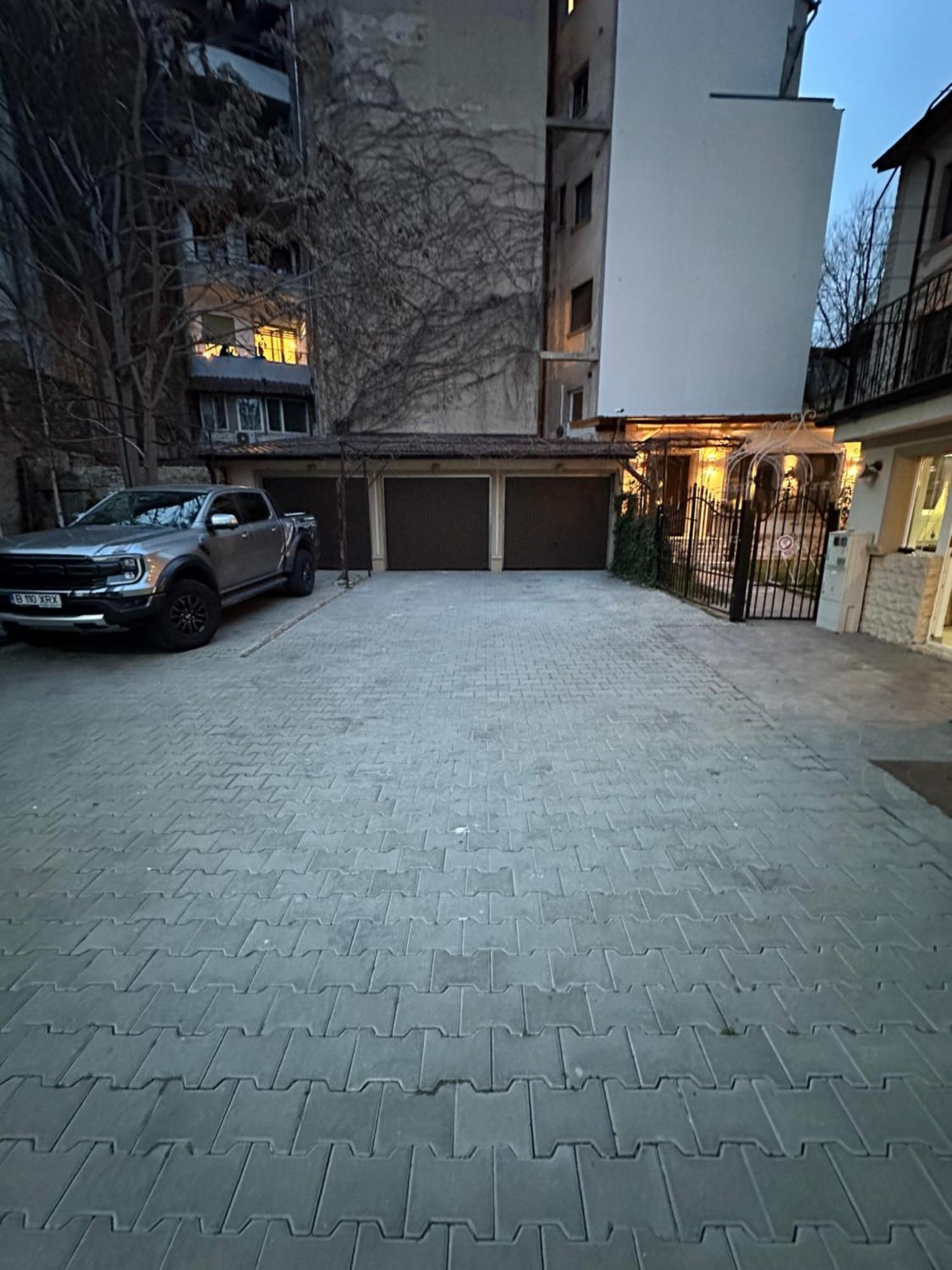 Hotel Boutique Cathedral Plaza Residences Room For Rent Downtown บูคาเรสต์ ภายนอก รูปภาพ