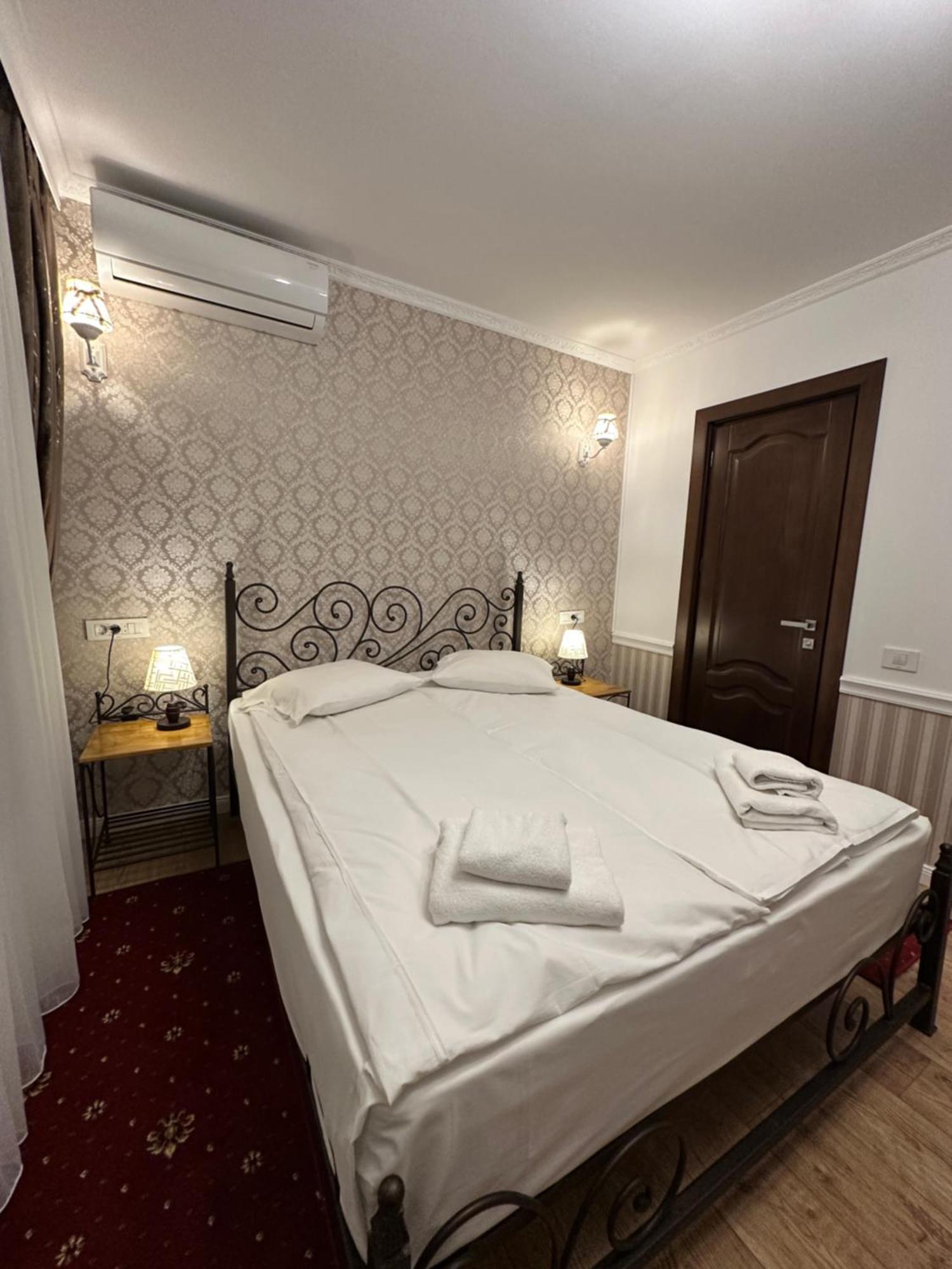 Hotel Boutique Cathedral Plaza Residences Room For Rent Downtown บูคาเรสต์ ภายนอก รูปภาพ